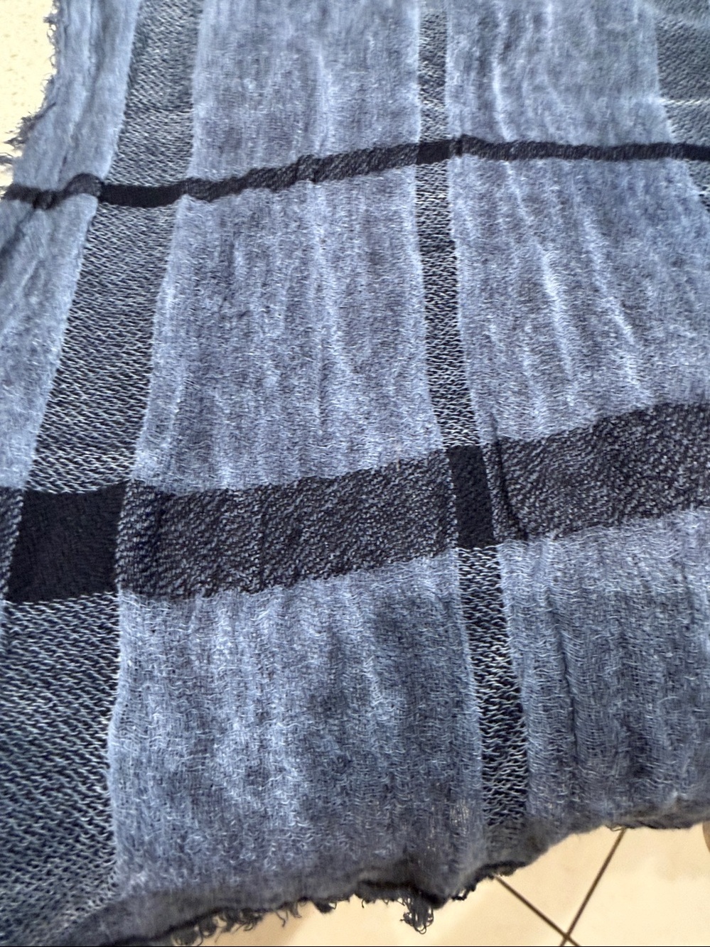 Universal Thread Men’s Blue and Black Plaid Scarf.